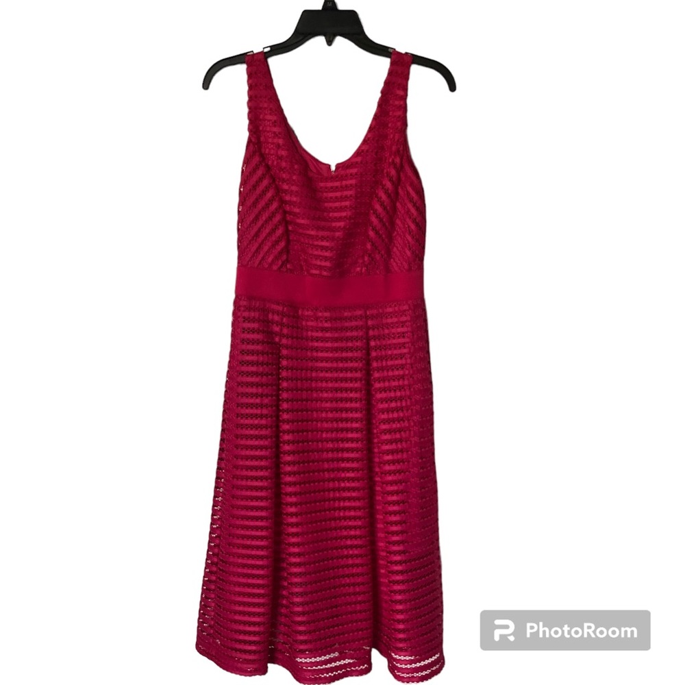 Pink New York & Company Size 6 mid length summer cocktail dress